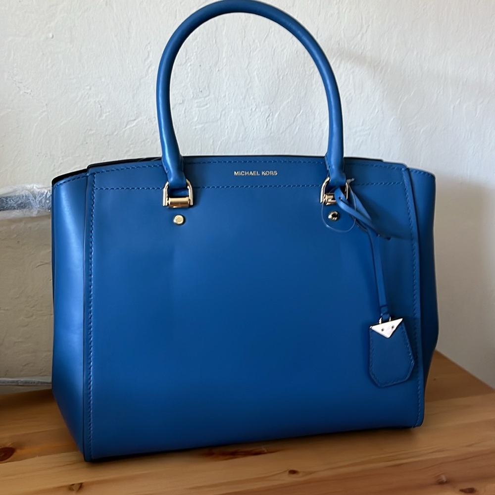 NWT MICHAEL Michael Kors gorgeous blue leather 2 way bag with dust bag